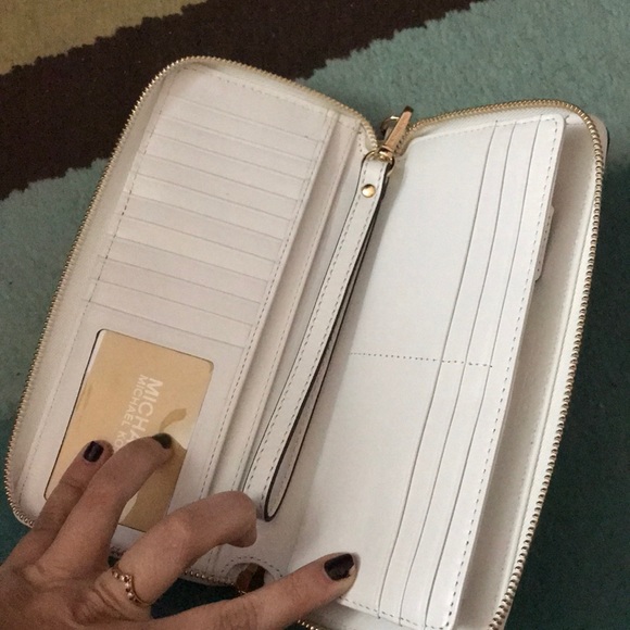 NWOT Michael Kors wallet - Picture 3 of 4
